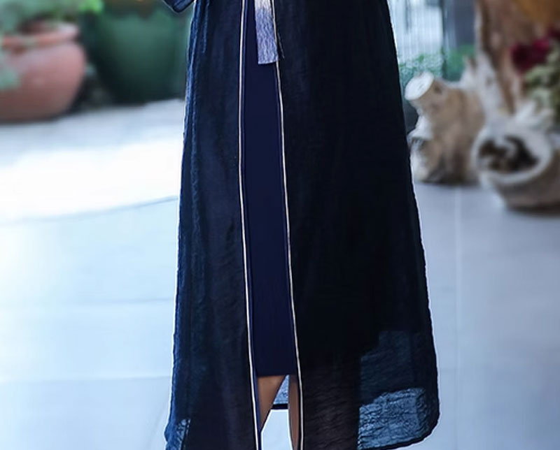 スリット入りワンピース