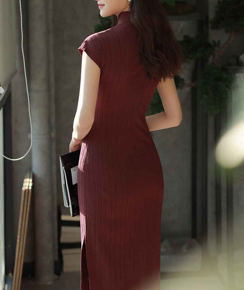 スリット入りワンピース