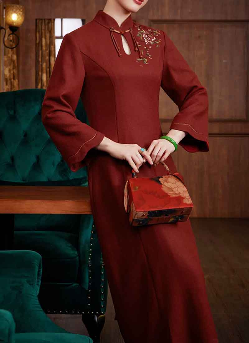 刺繍入りチャイナドレス