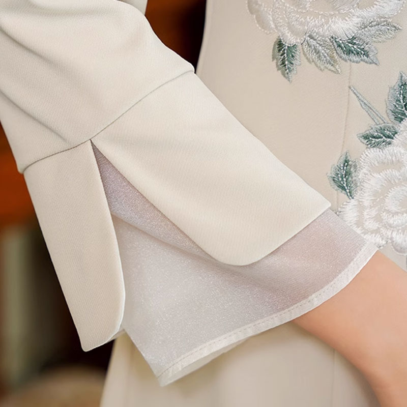 刺繍入りチャイナドレス