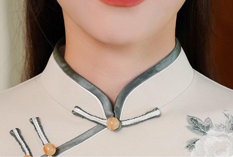 中国釦ワンピース