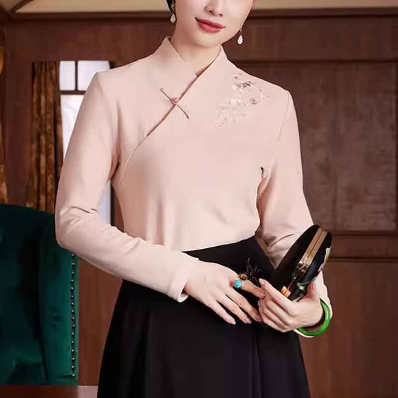 刺繍入りブラウス