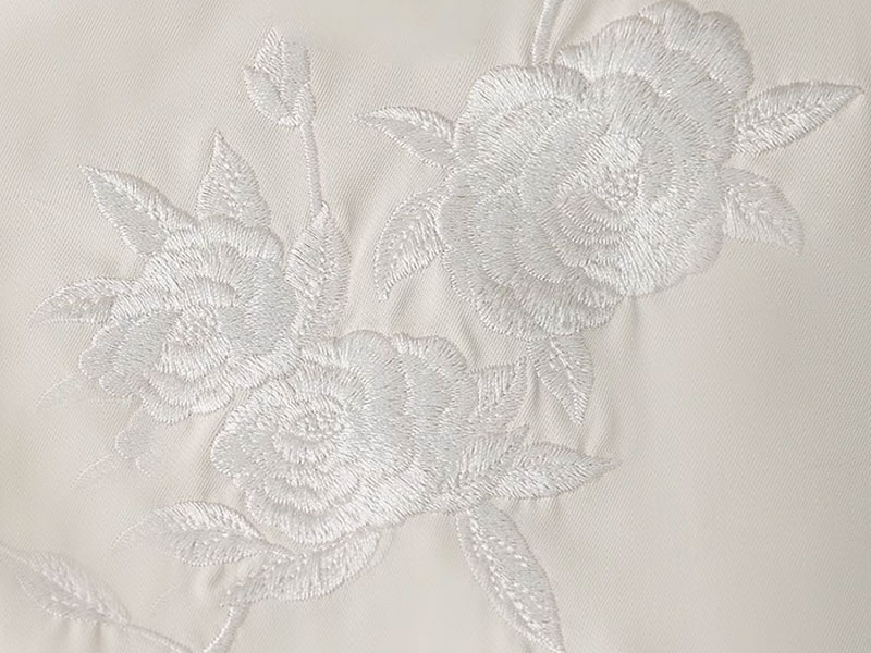 刺繍入りチャイナトップス