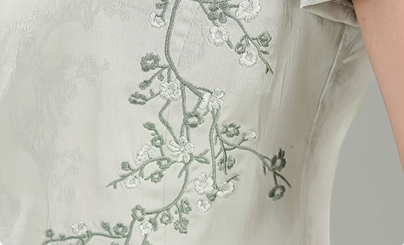 刺繍入り中華風のジャケット