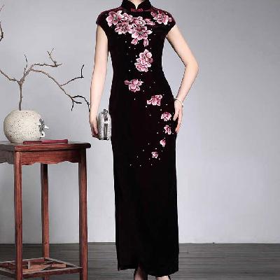 中国古典的なチャイナドレスから現代的なドレス。二胡演奏会や結婚式などの衣装としてご着用いただけます。花様年華の老上海風ドレスもございます。